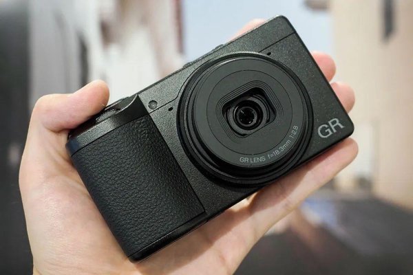 荣立通 RICOH GR IV 上手体验：高端便携相机新纪元